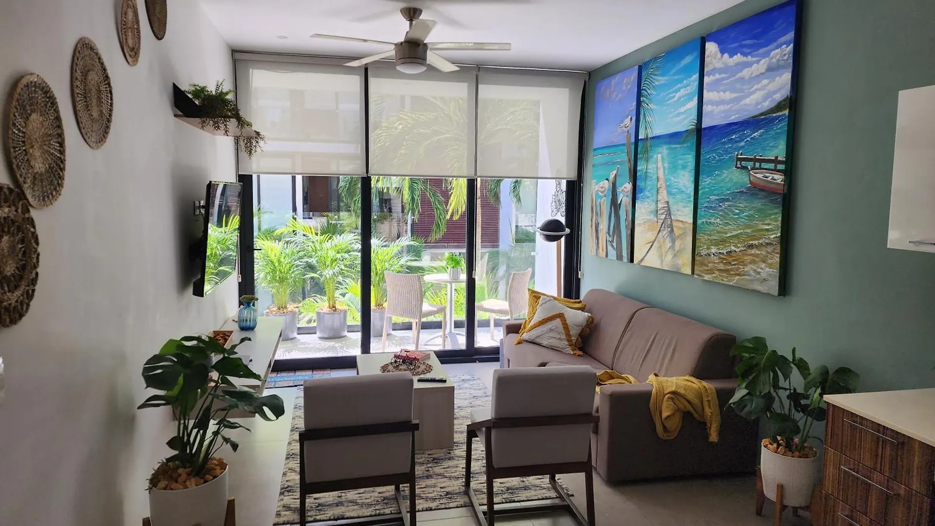 Stunning 1 Bdrm Condo Gym-Pool 10 Min To The Beach & Quinta Av Playa del Carmen